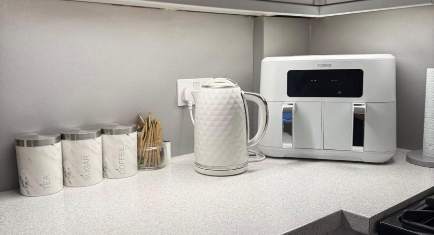 Kitchen under-cabinet LED strip lighting in Brighton